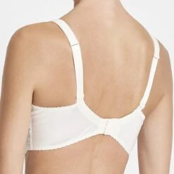 Aubade Soutien-gorge Corbeille Confort Nacre -Lemon Curve Soldes Magasin soutien gorge corbeille confort nacre 298581 2 1200x1200