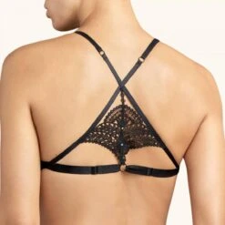 Aubade Soutien-gorge Triangle Sans Armatures En Satin - Noir 9 Aubade Soutien-gorge Triangle Sans Armatures En Satin - Noir -Lemon Curve Soldes Magasin soutien gorge triangle sans armatures en satin noir 3207798 4 1200x1200